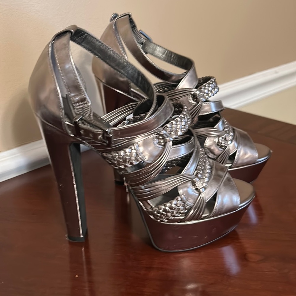 Metallic silver Jessica Simpson platform heels size 7 in good condition.